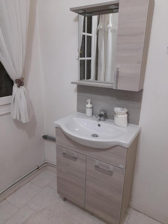 Roulas Cozy Apartments Artémida Eksteriør bilde